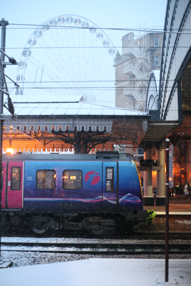 TPE, York
TPE 185, 16.44 to Liverpool, York Station: snowing
Keywords: TPE; 185; York; snow