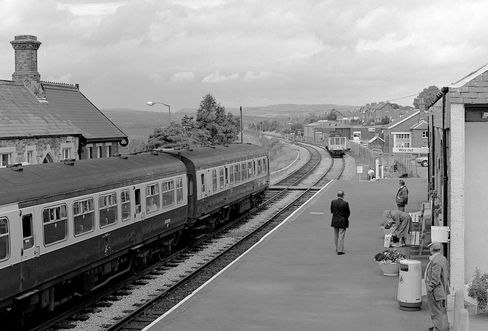 llandrindod Wells
Trains to and from Shrewsbury at Llandrindod Wells. 11/8/88
Keywords: Llandrindod