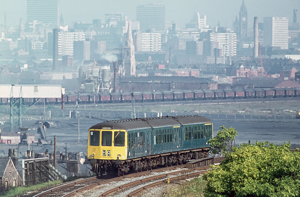 Pendleton
Dmu from Southport near Pendlebury. 16.30 15/5/74. Agecroft, Salford and Manchester in the background.
