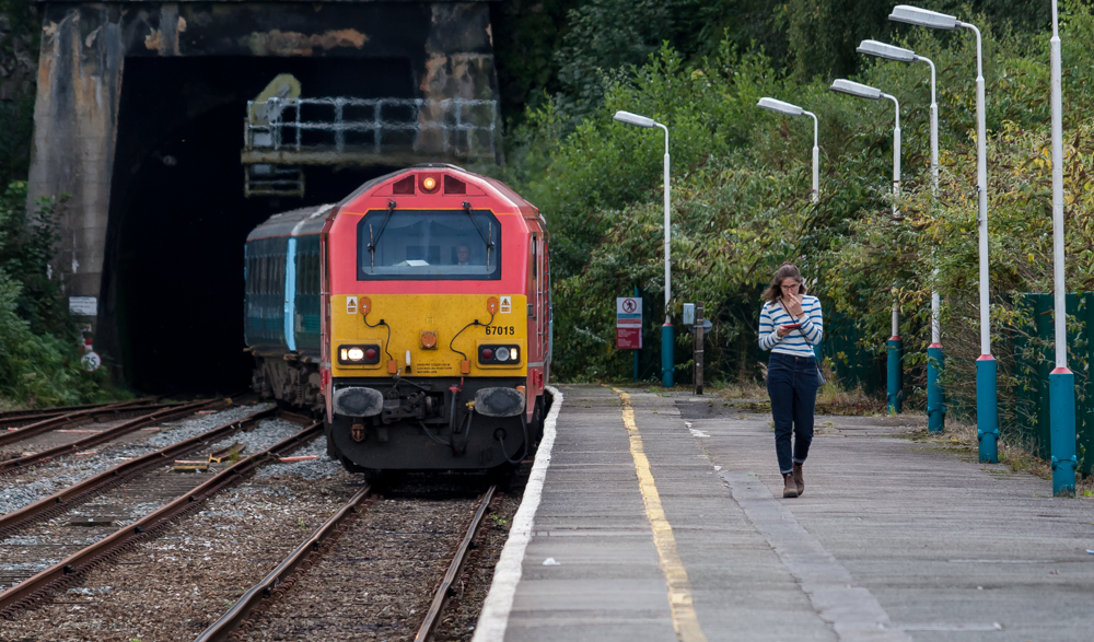 Bangor
The morning Manchester to Holyhead behind 87019 arrives at Bangor
