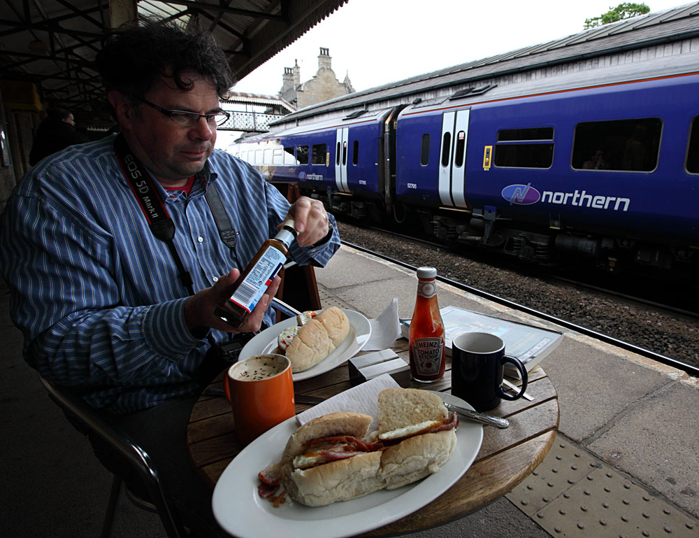 Northern bacon rolls
Martyn and I enjoy bacon rolls with a view at the Station Cafe, Worksop.
