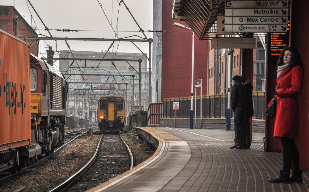 Brief Encounter at Deansgate
156482 works 2F93 Manchester Oxford Road to Liverpool Lime Street into Deansgate, its first stop, whilst 66088 slides past with a Trafford Park to Bescot liner.

