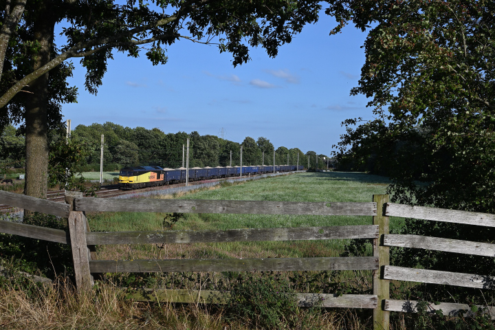 In the Field
On hire from GB Railfreight class 60 60096 Skidded heads north through Winwick with the weekly Middleton Towers - Ravenhead sand train.
