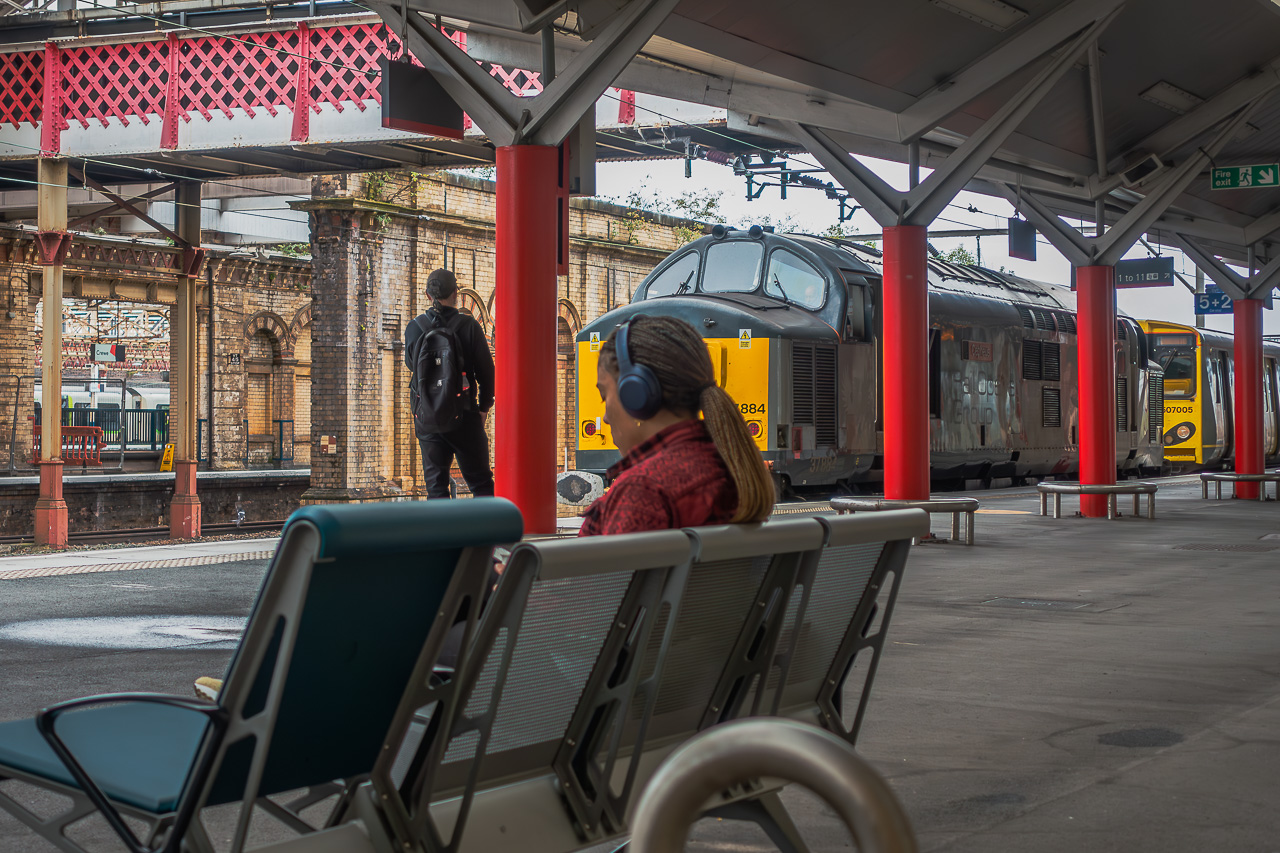 Not Paying Attention
ROG Class 37 No. 37884 working 5Q78 draws forward after uncoupling from condemned Merseyrail units 507005 & 508127 in Crewe station, on their final journey to Sims Group in Newport Docks where they will be cut up. 29th August 2023.
