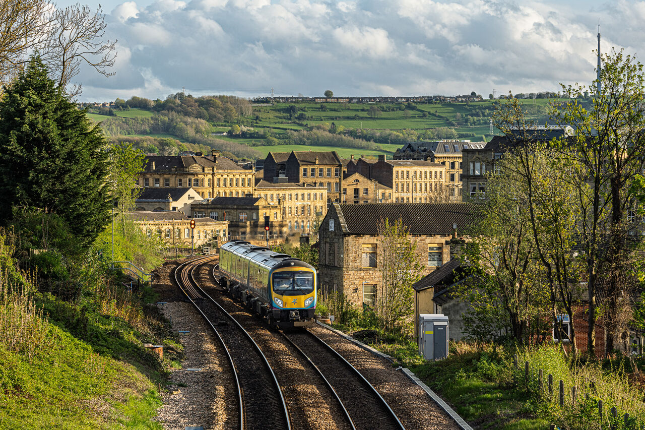 Dewsbury Desiro
TransPennine Express Class 185 No. 185115 leaves Dewsbury working 1P85, the 17:44 Manchester Airport – Redcar Central service on 17 April 2026.
