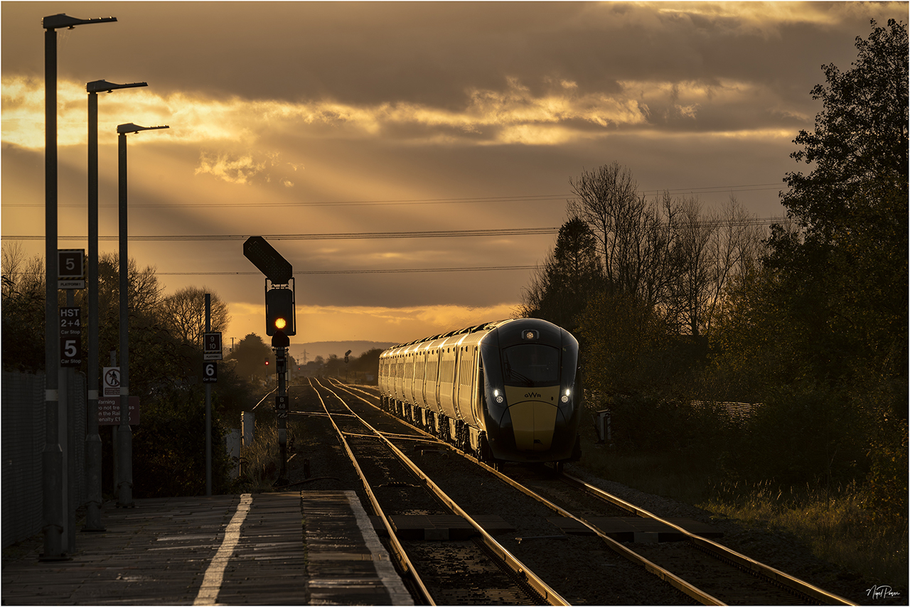 Autumn Light at Yatton
At 1538 hrs on Friday 24 November 2023, GWR set no. 800305 approaches Yatton station in North Somerset. This train was 1A27, the Weston-super-Mare (1528 hrs) to London Paddington service. The train was terminated at Reading due to a track fault.
