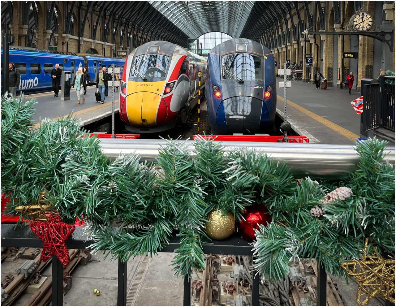 Kings Cross Christmas IEP Fest
Hull Trains, LNER and Lumo IEP at Kings Cross. This is a focus stack. One shot focussing on the decorations, the other focussed on the rest. Import to stack, Auto align and blend in Photoshop and then manual alterations to the blend masks.
