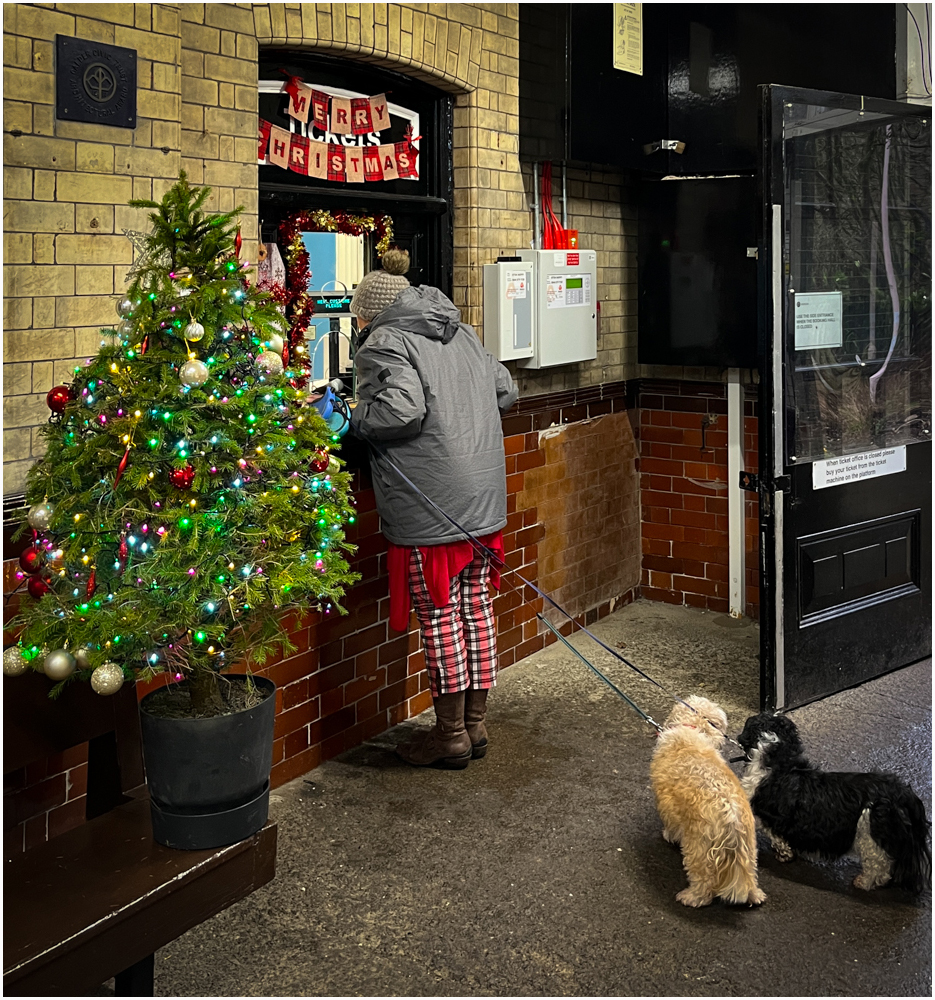 A Return To Barking Please...
Ticket offices provide a valuable service for those who prefer to talk to a human being. The are essential with such a complicated fares structure. The staff keep stations nice and welcoming.
