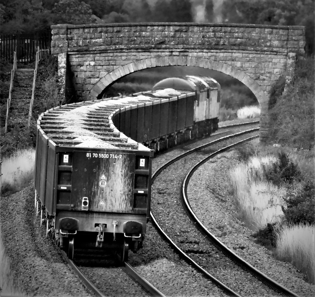 Grids back on a Merehead stone train
Reputedly the first time in 30 years, a pair of 56s work a Merehead stone train. 56091 + 56301 on 6Z61 1628 Merehead - Willesden, between Frome and Westbury.
