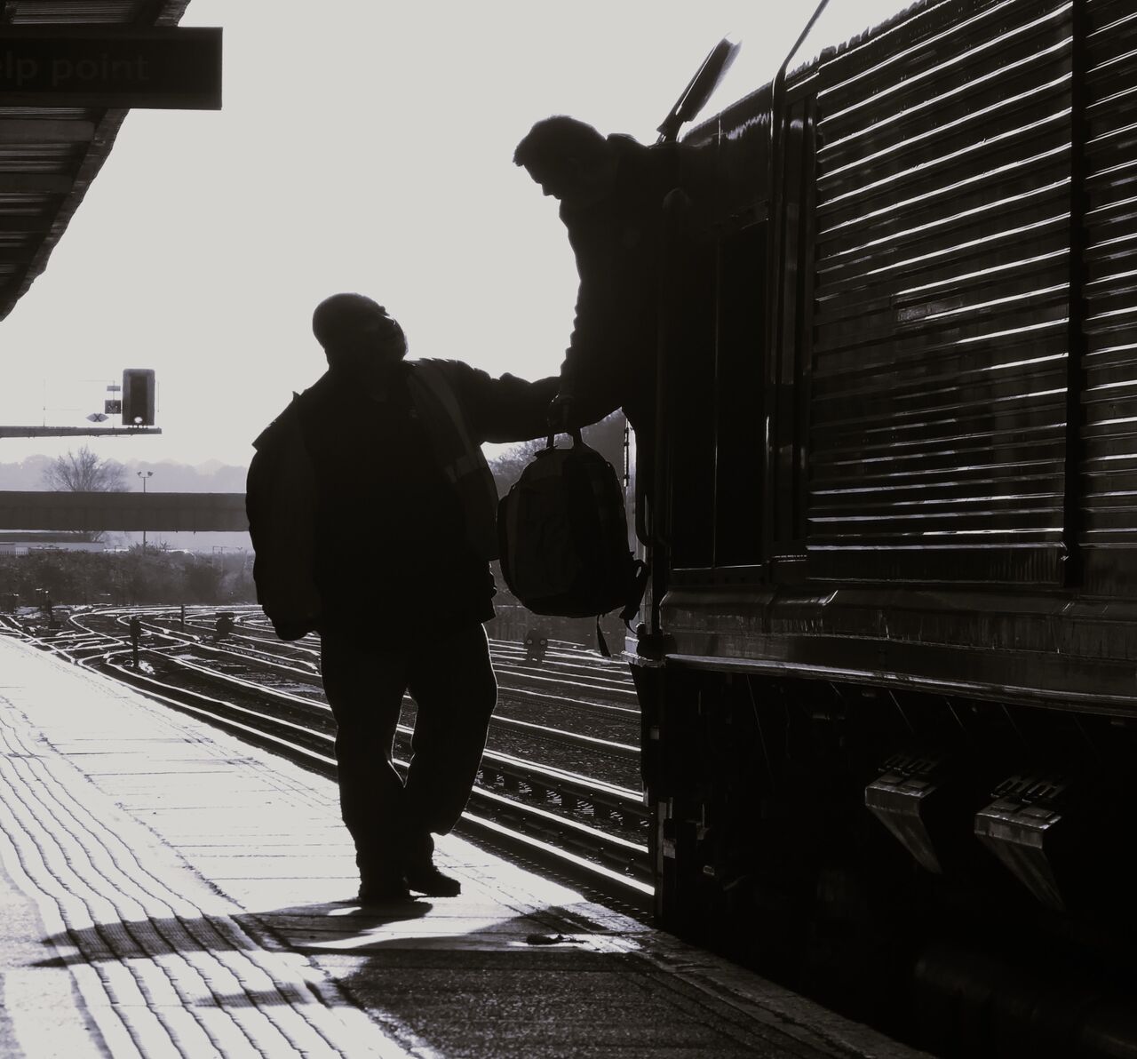 Crew change
Crew members swap over at Eastleigh for the last leg of this Freightliner's journey to Southampton Maritime.
