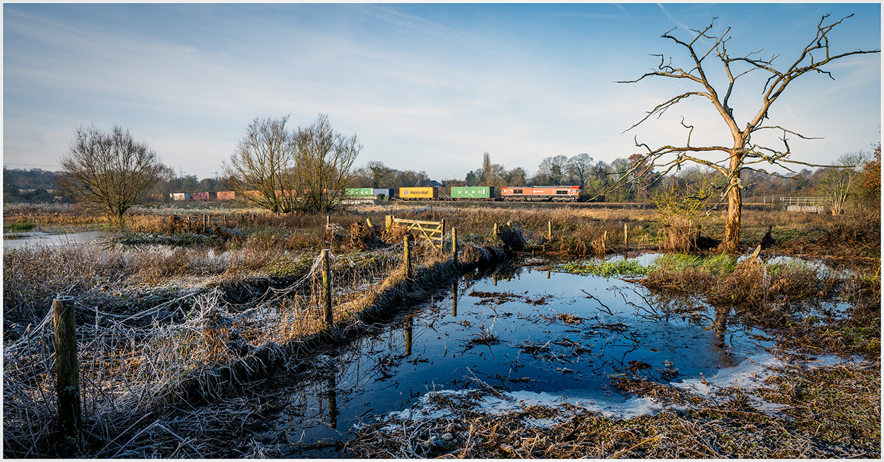 Cold Lea Marston
An unidentified DB class 66 works north passed Lea Marston with the 4E94 Soton W Docks to Masborough F.D. on a cold frosty December morning.
